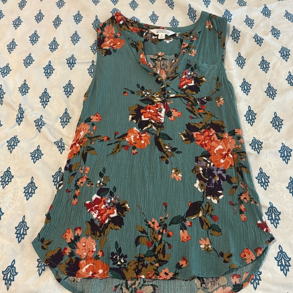 Women’s sleeveless Market & Spruce Medium top